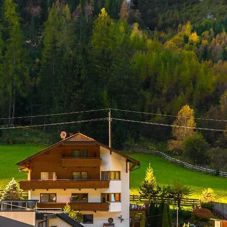 Intermontana Garni Hotel