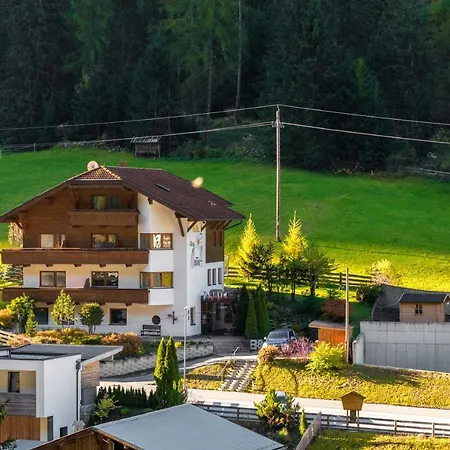 Otel Intermontana Garni 3*