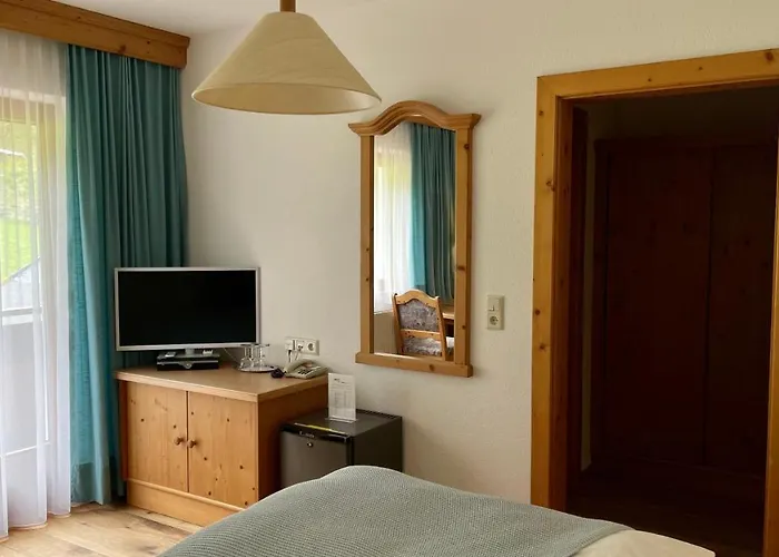 Intermontana Garni Otel Zaunhof