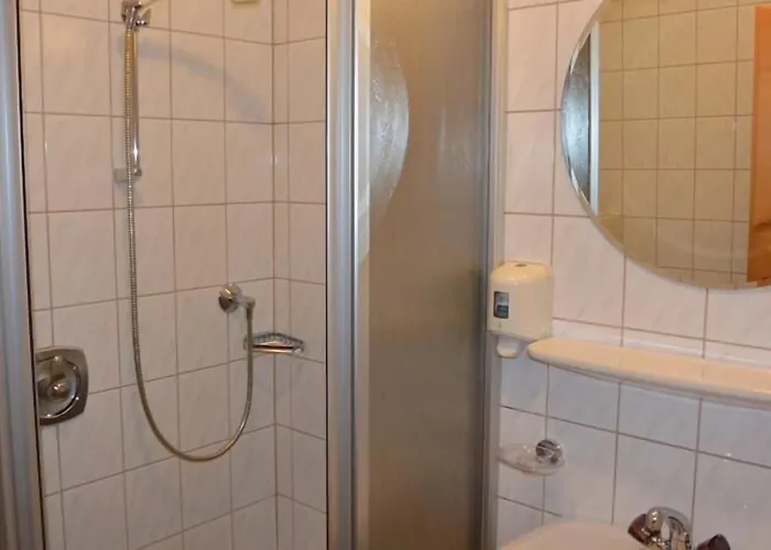 Intermontana Garni Otel Zaunhof